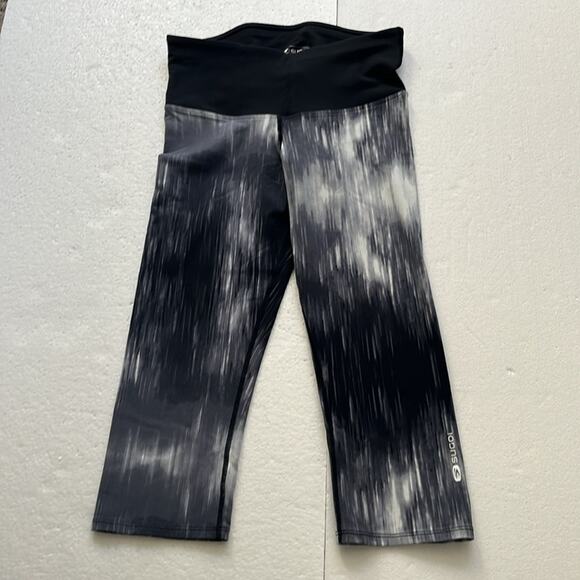 Sugoi Capri Leggings Size Small - Picture 2 of 6